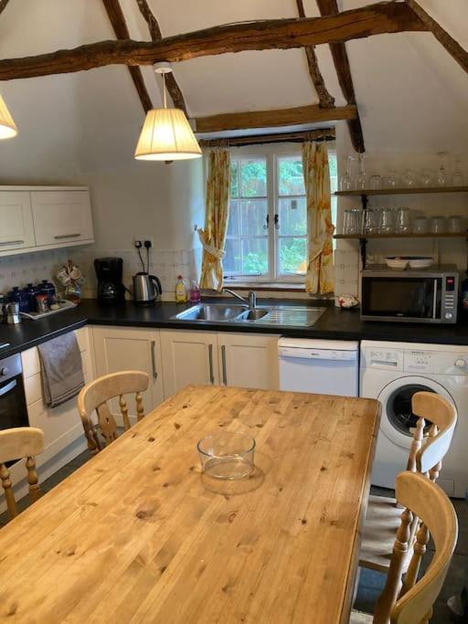 Stable Cottage - Sleeps 6, Near Lulworth Cove Dorchester Dış mekan fotoğraf